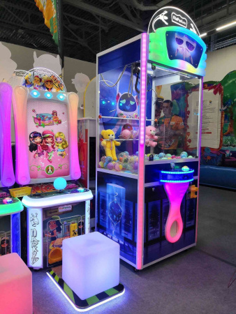 Игровой аппарат «Кран-машина НЛО»